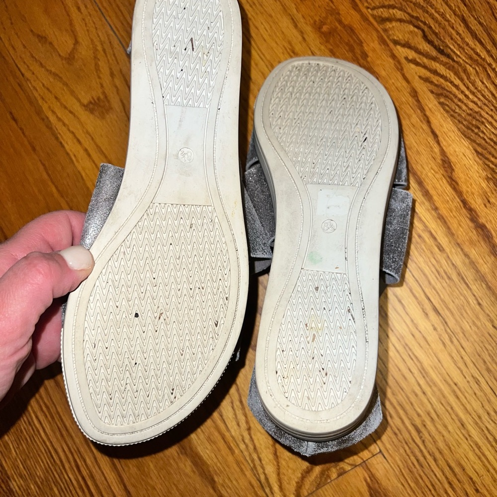 🌀Eileen Fisher silver sandals size 8 1/2 , zipper closure, worn once - Picture 8 of 8